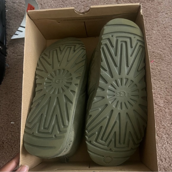 Green Neumell Uggs - Picture 5 of 8